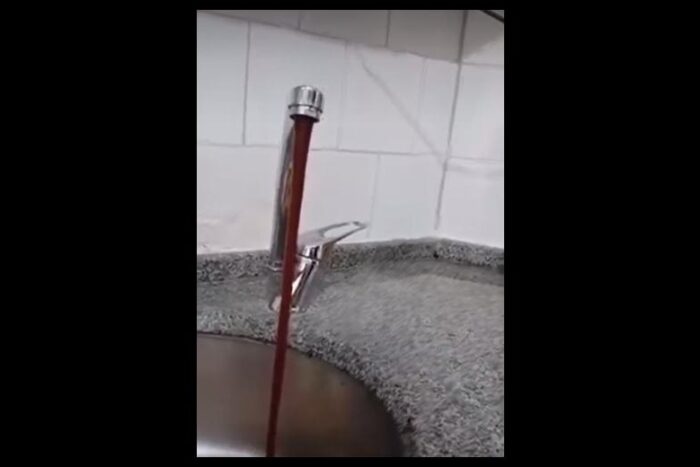 Eğirdir’de Musluklardan Su Değil Çamur Aktı