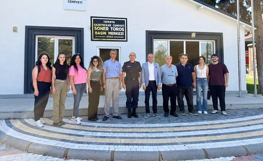 Isparta Gazeteciler Cemiyetini ziyaret eden İl Jandarma Komutanı Kıdemli Albay