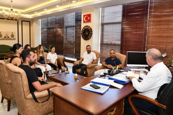 Kadın Voleybol Takımı’ndan Başkan Çelik’e Ziyaret