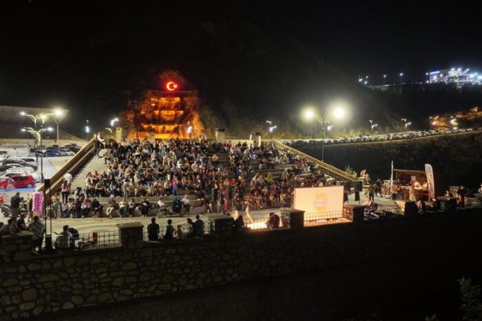 Kirazlıdere’nin Eşsiz Manzarasında Müzik Dinletisi