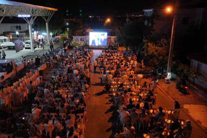 Mehmet Tönge’de Açık Hava Sinema Keyfi
