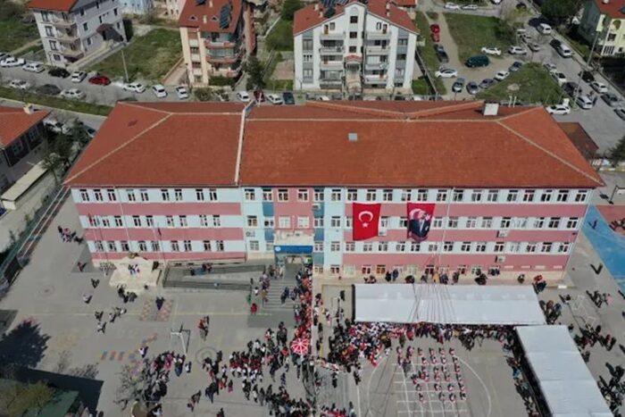 Naşide Halil Gelendost İlkokulu Boşaltılıyor: Veliler Tepkili