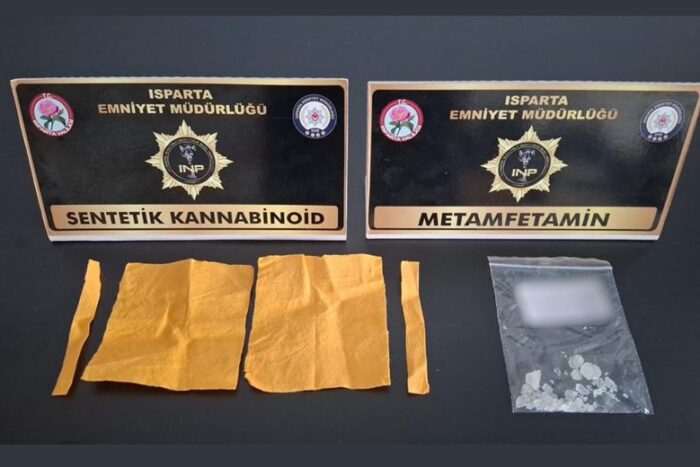 Isparta’da Uyuşturucu Operasyonu: Sentetik Kannabinoid ve Metamfetamin Ele Geçirildi