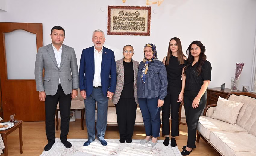 Isparta Belediye Başkanı Şükrü Başdeğirmen ve eşi Şadiye Başdeğirmen, Türkiye