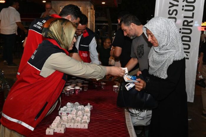 Isparta Belediyesi’nden Gül Şerbeti Ve Gül Lokumu İkramı