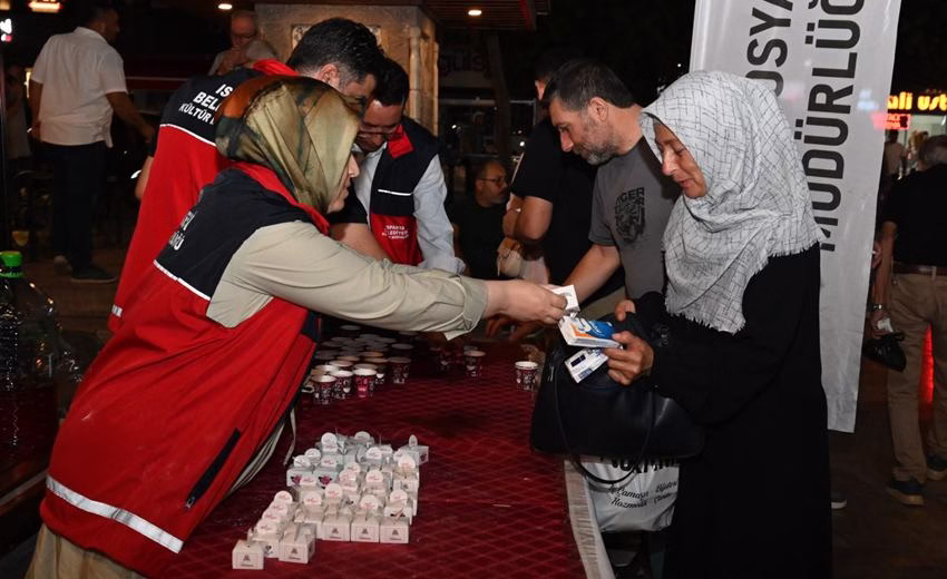 Isparta Belediyesi tarafından Mevlid Kandili dolayısıyla Mimar Sinan Camii önünde