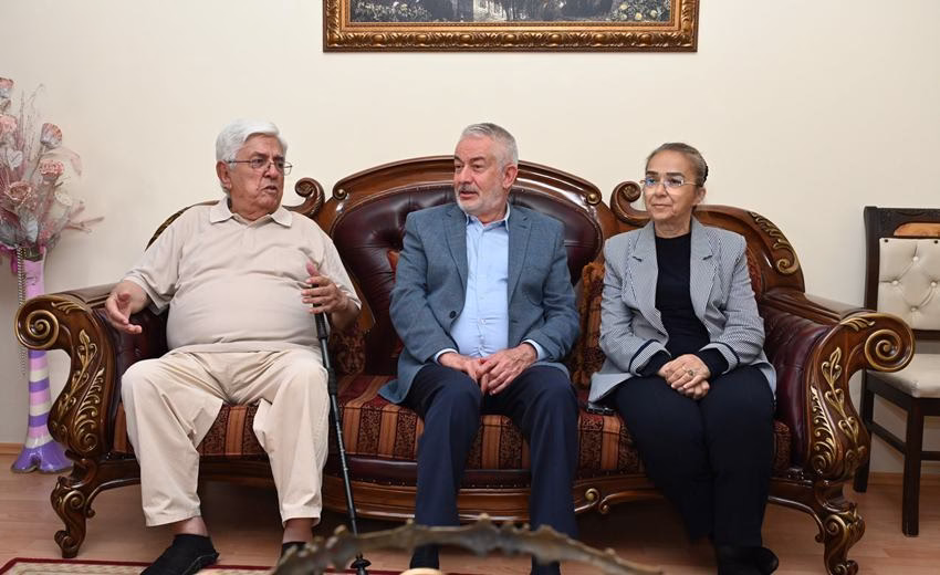 Isparta Belediye Başkanı Şükrü Başdeğirmen, eşi Şadiye Başdeğirmen ile birlikte