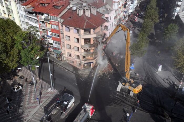 53 yıllık Çarşı Polis Karakolu Yıkıldı
