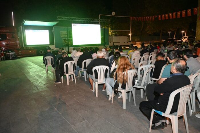 Fenerbahçe Maçını Dev Ekrandan İzlediler