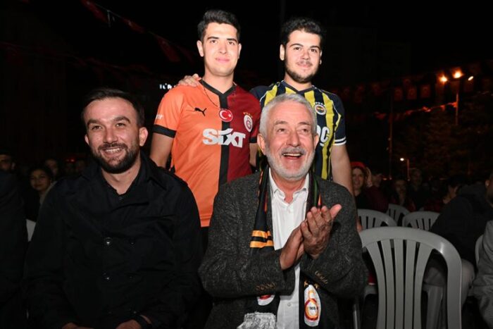 Galatasaray’ın Maçını Dev Ekrandan İzlediler