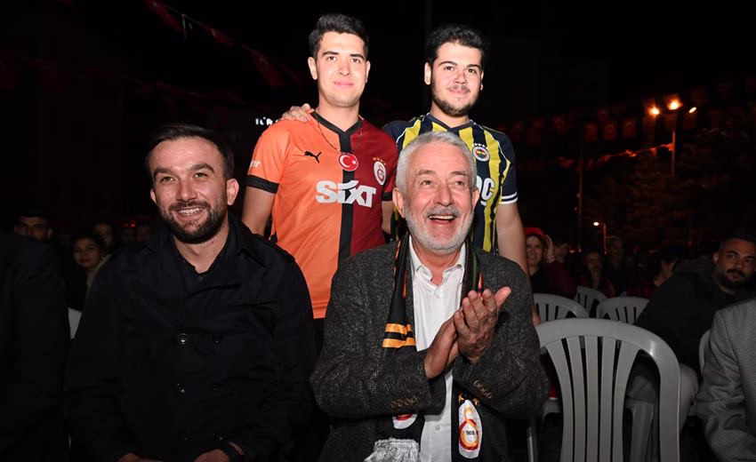 Isparta’da vatandaşlar Galatasaray’ın UEFA Şampiyonlar Ligi’nin ilk haftasında Almanya’nın Eintracht