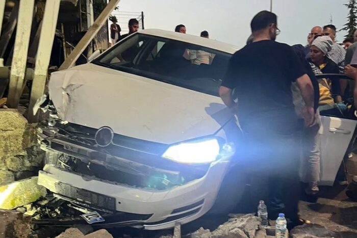 Isparta’nın Dere Mahallesi’nde Trafik Kazası: 2 Kişi Yaralandı