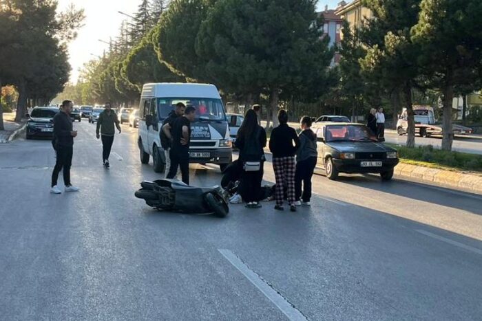 Isparta’da Motosiklet Kazası: Kadın Sürücü Yaralandı