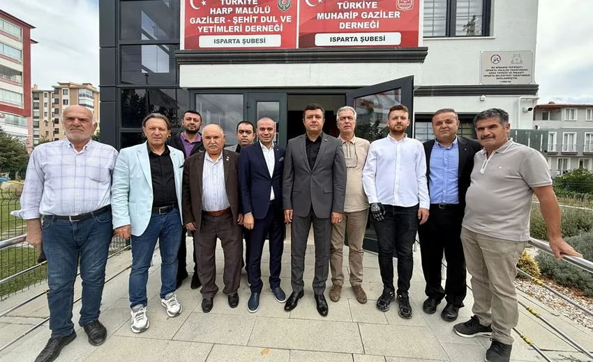 Isparta Gazeteciler Cemiyeti Başkanı Mustafa Baş, Başkan Yardımcıları ile birlikte