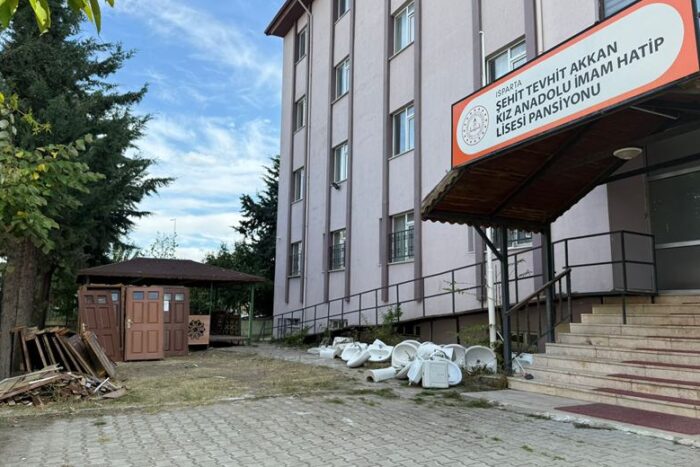 Şehit Tevhit Akkan Kız Anadolu İmam Hatip Lisesi Pansiyonunda Utandıran Görüntüler: Milli Servet Çürümeye Terk Edildi