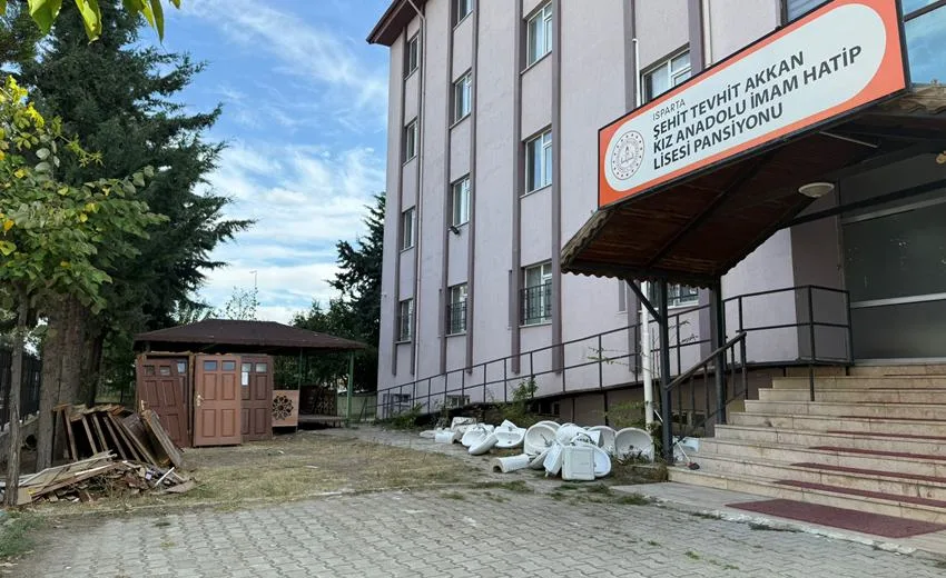 Isparta Şehit Tevhit Akkan Kız Anadolu İmam Hatip Lisesi Pansiyonu’ndan