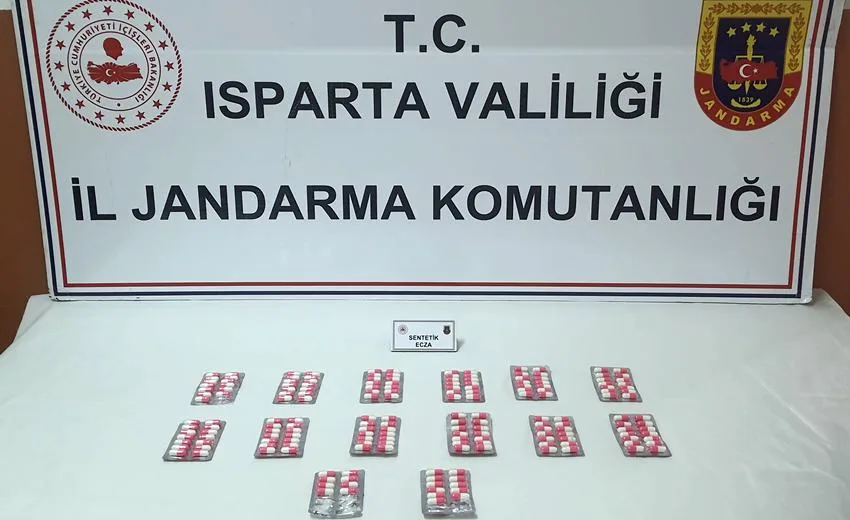 Isparta İl Jandarma Komutanlığı ekipleri, uyuşturucu ticaretine yönelik yürüttükleri istihbari