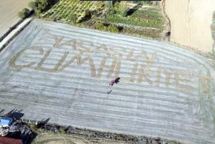 Bağkonak Köyü’nde Anlamlı Kutlama: Tarlaya ‘YAŞASIN CUMHURİYET’ Yazıldı