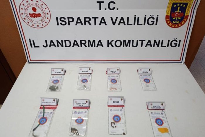 Isparta’da Jandarmadan Şok Uygulama: Uyuşturucu ve Tarihi Eser Ele Geçirildi