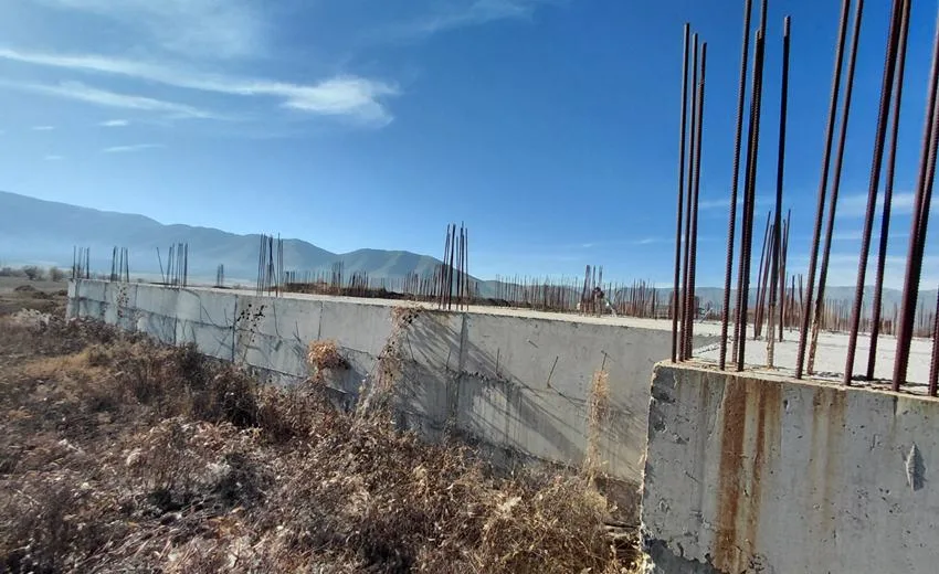 Isparta’nın Şarkikaraağaç ilçesinde bazı okulların depreme dayanıklı olmadığı gerekçesiyle yıkım