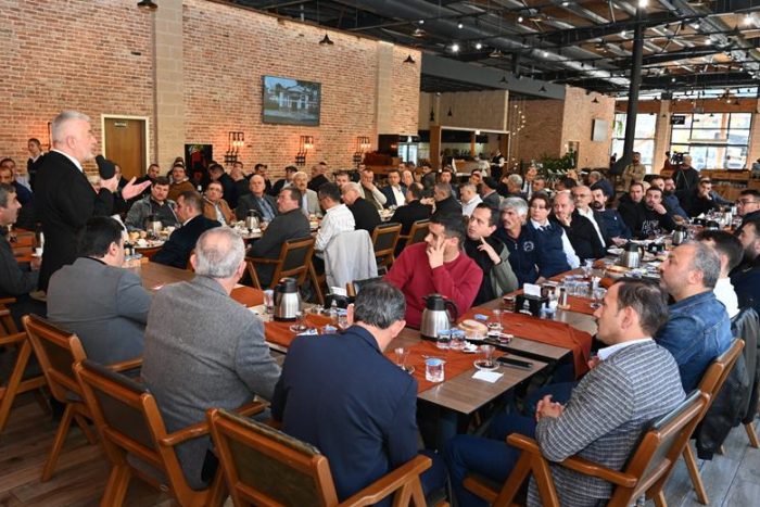 Halk Otobüsleri Esnafı: “Belediye Başkanımızı Halk Otobüslerinin Abisi Olarak Görüyoruz”
