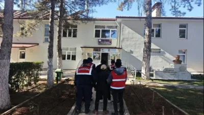 Isparta İl Jandarma Komutanlığı, son bir ayda düzenlediği operasyonlarla düzensiz