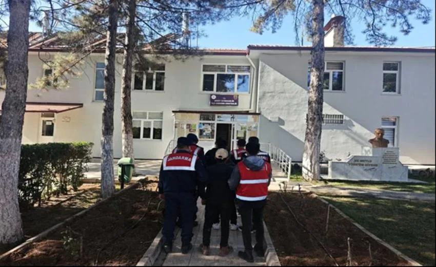 Isparta İl Jandarma Komutanlığı, son bir ayda düzenlediği operasyonlarla düzensiz