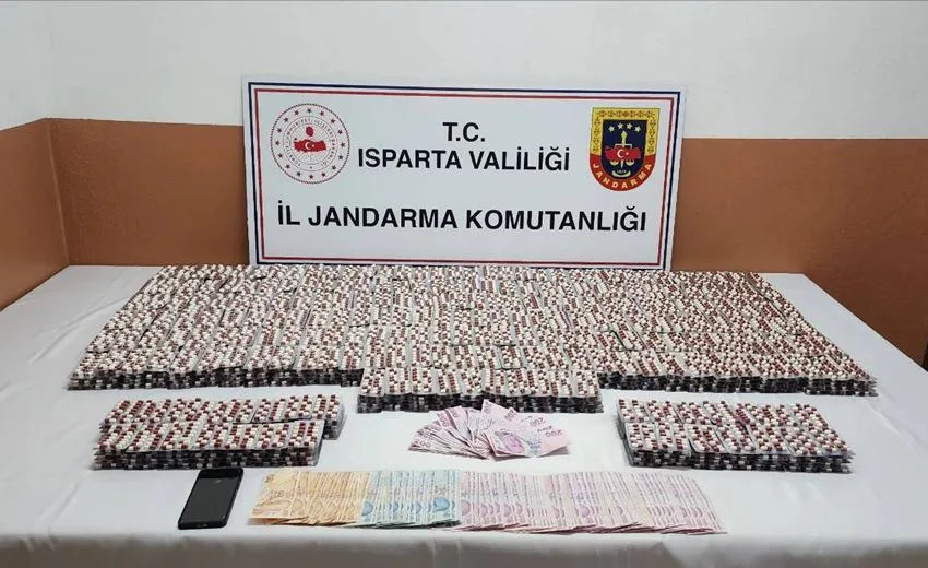 Isparta İl Jandarma Komutanlığı ekipleri, uyuşturucu ticaretine yönelik gerçekleştirdikleri başarılı