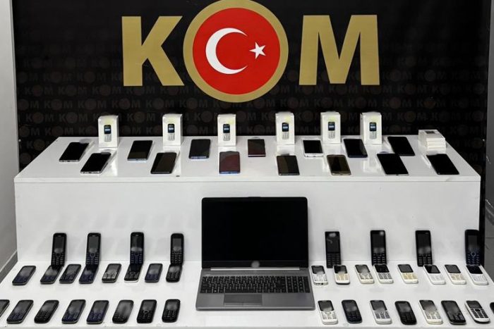 Isparta’da Kaçak Cep Telefonu Operasyonu: 60 Cihaz Ele Geçirildi