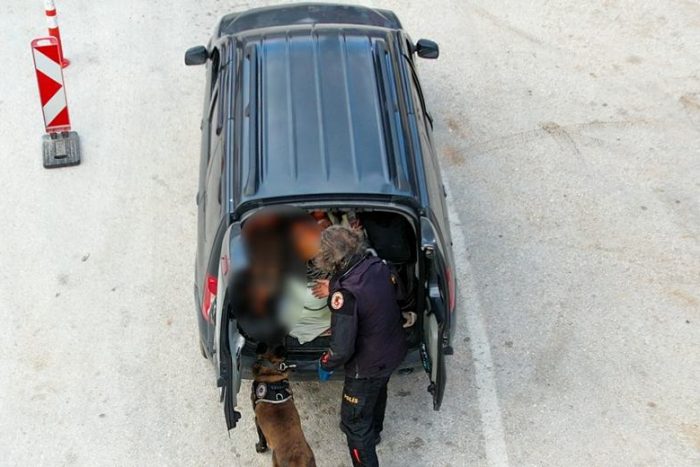 Sav Beldesi’nde Narkoalan Uygulamasında Esrar Ele Geçirildi