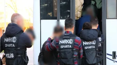 Isparta’da güvenlik güçlerinin yürüttüğü çalışmalar kapsamında, uyuşturucu suçlarından haklarında kesinleşmiş