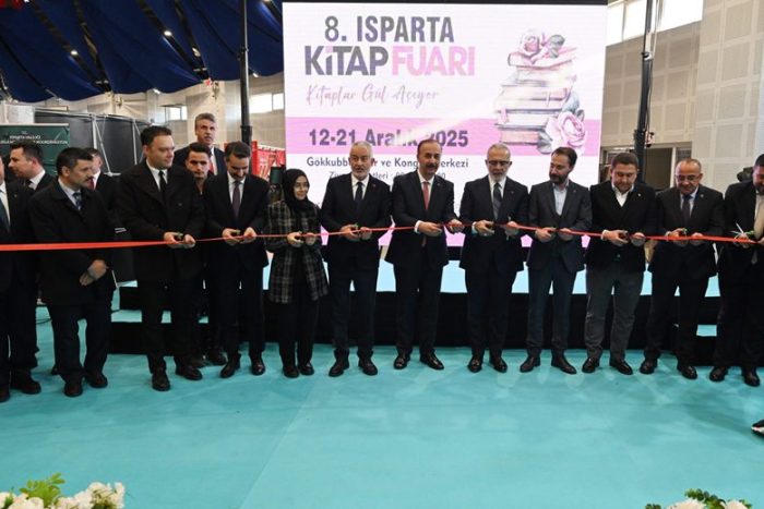 Isparta Kitap Fuarı Kapılarını Kitap Severlere Açtı