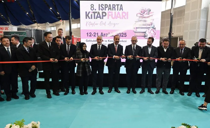 Isparta Belediyesi tarafından ‘Kitaplar Gül Açıyor’ teması ve ‘Şimdi Kitap