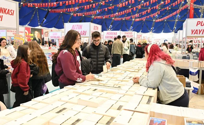 8. Isparta Kitap Fuarı, yazarların imza günleri ve söyleşileriyle devam