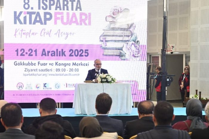 8’nci Isparta Kitap Fuarı’nda Bahadır Yenişehirlioğlu Rüzgarı