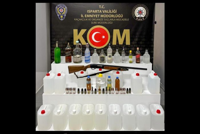 KOM’dan Kaçak Alkol Baskını: 4 Şüpheli Hakkında İşlem Başlatıldı