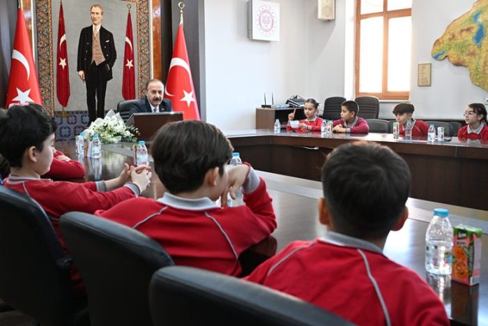 Vali Abdullah Erin, Kamile Gürkan İlkokulu Öğrencileriyle Bir Araya Geldi