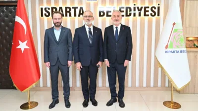 8. Isparta Kitap Fuarı’na katılmak üzere şehre gelen AK Parti