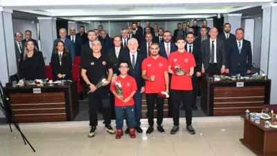 Isparta Belediyesi Spor Kulübü Bedensel Engelli Yüzme Takımı sporcuları Osman