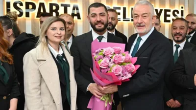 Isparta Berberler ve Kuaförler Odası Başkan Adayı Osman Balcı, ekibiyle