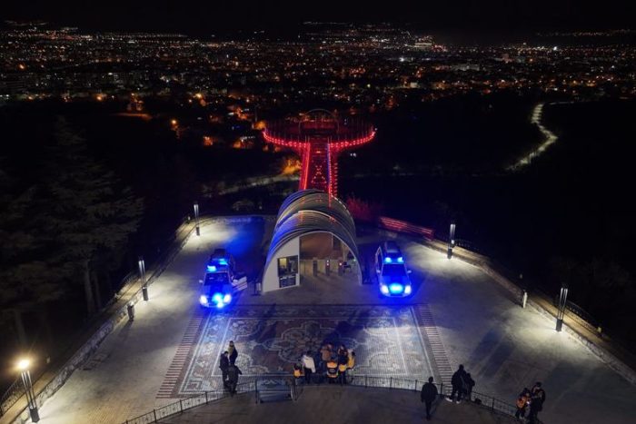 Cam Seyir Terasta Anlamlı Işıklandırma