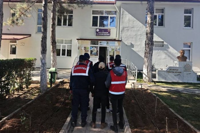 Isparta’da Düzensiz Göçe Yönelik Operasyon: 5 Yabancı Uyruklu Şahıs Yakalandı