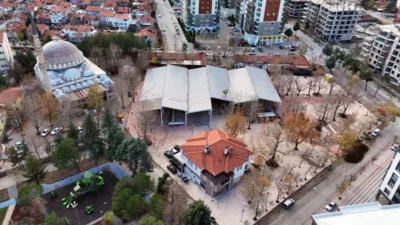 Isparta Belediyesi Gülistan Mahallesi’ne kapalı pazar alanı kazandırıyor. 100 pazarcı