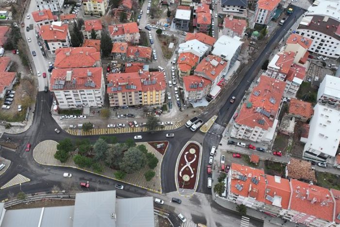 ISUBÜ 100. Yıl Kampüsü Önündeki Yoğun Trafiğe Nefes Aldıran Çalışma