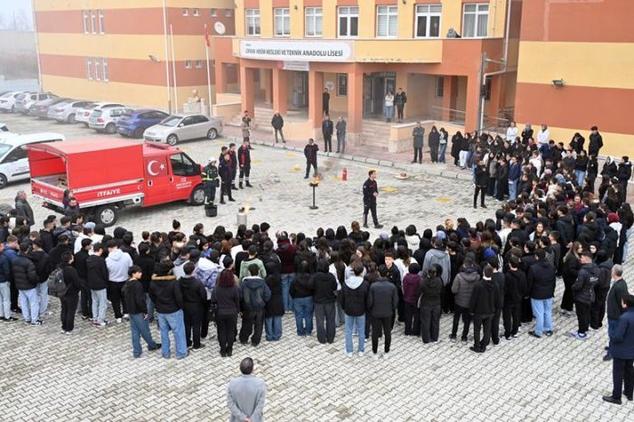 Isparta Belediyesi İtfaiye Müdürlüğü’nden Öğrencilere Yangın Eğitimi