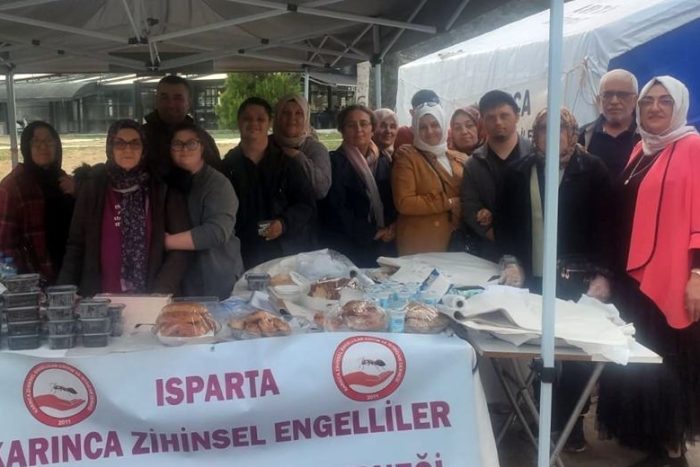 Karınca Zihinsel Engelliler Derneği’nden El Sanatları Kermesi