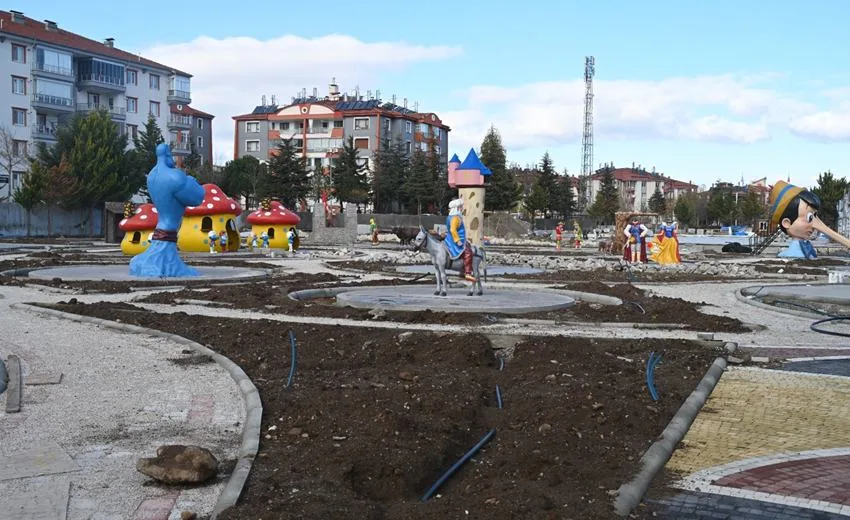 Isparta’da uzun yıllar atıl durumda kalan eski aqua park alanı,