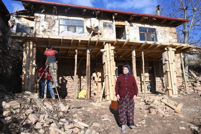 Sofular Köyü’nde 70 Yıllık Eve Tadilat Desteği