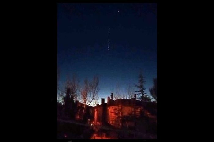 Isparta’da Starlink Uyduları Gökyüzünde Böyle Görüntülendi
