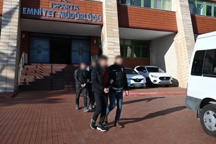 Isparta’da Uyuşturucu Suçlarından Aranan 2 Hükümlü Yakalandı